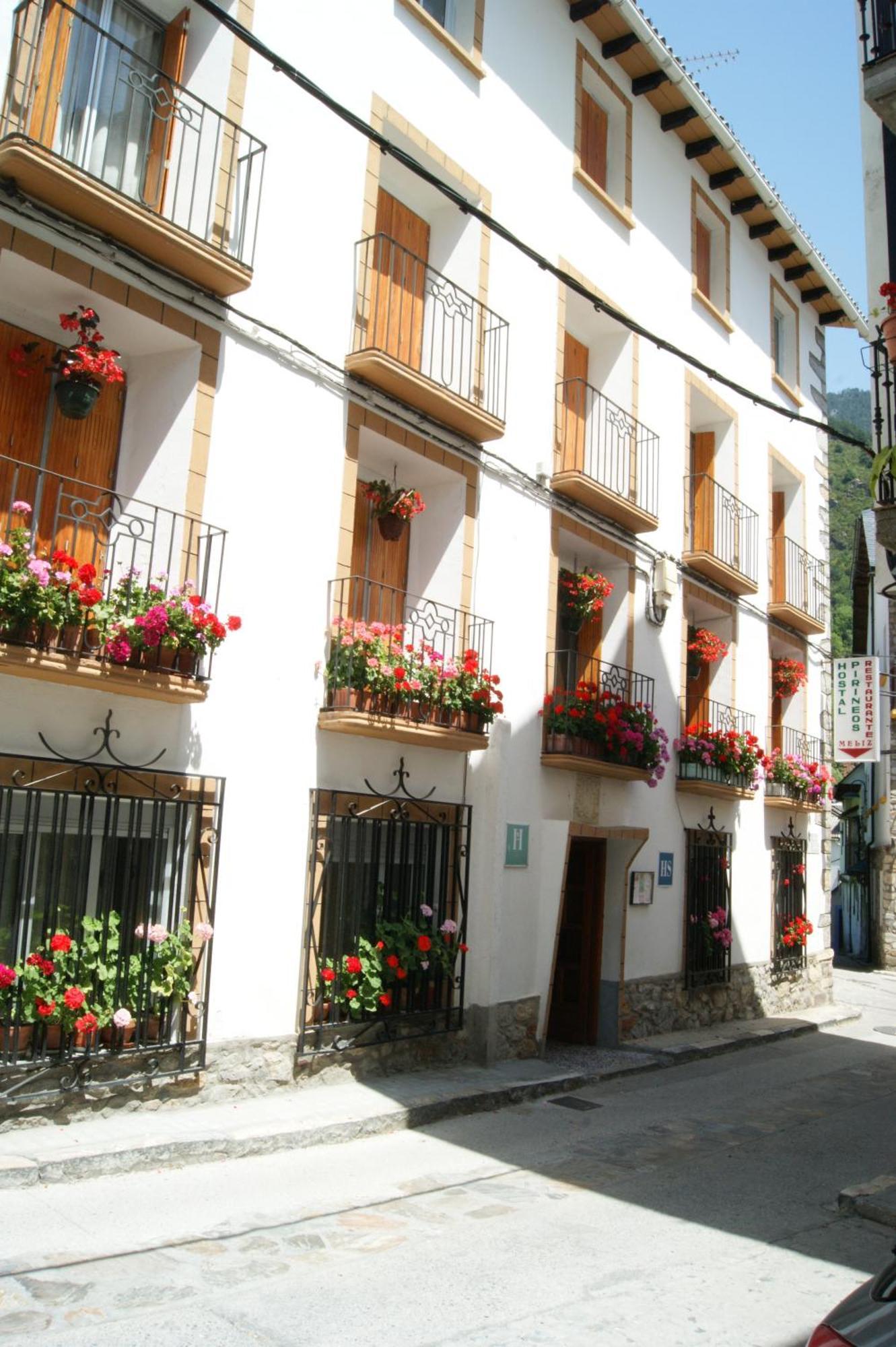 Hostal Pirineos Meliz Бьельса Экстерьер фото