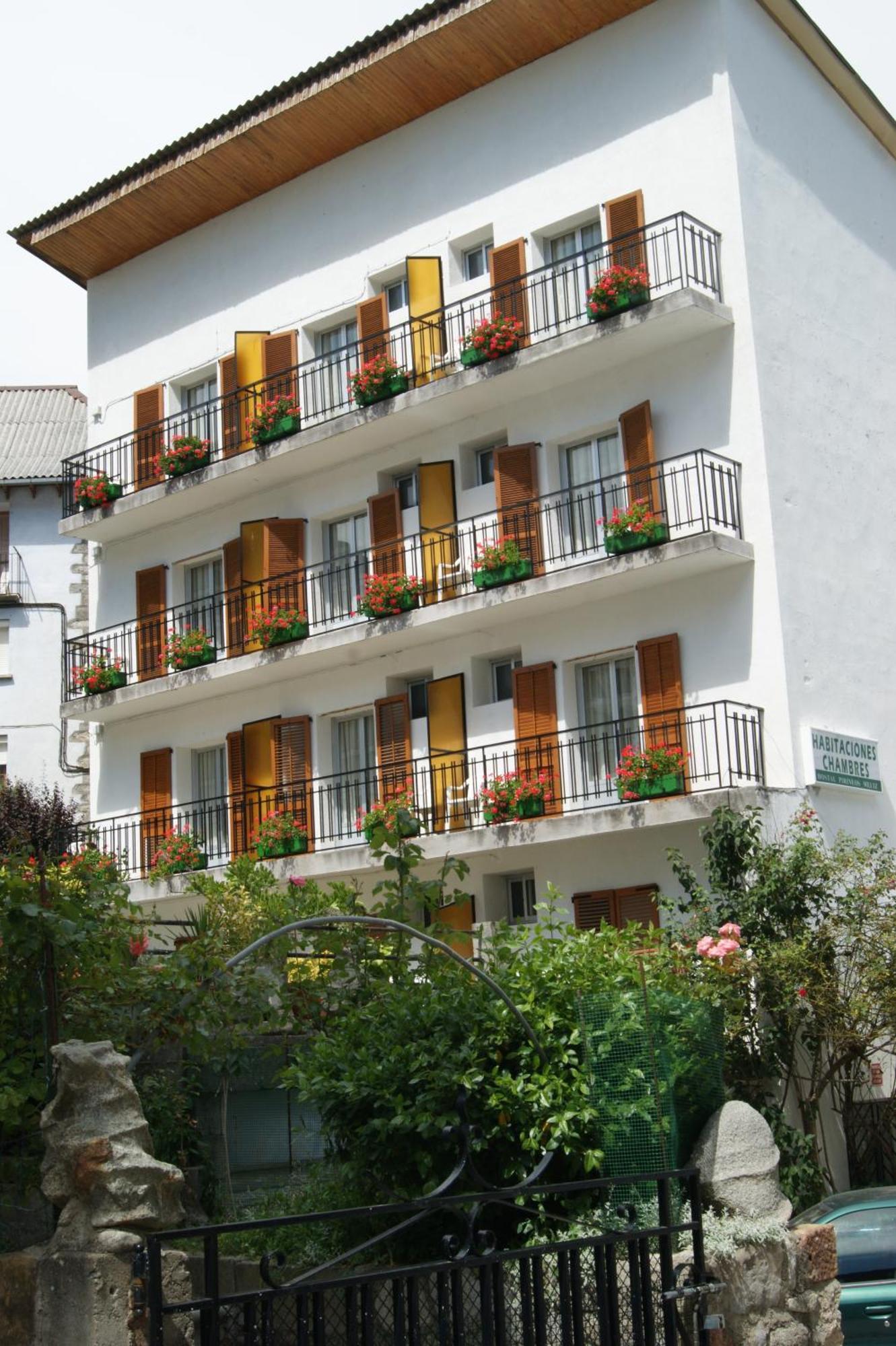 Hostal Pirineos Meliz Бьельса Экстерьер фото